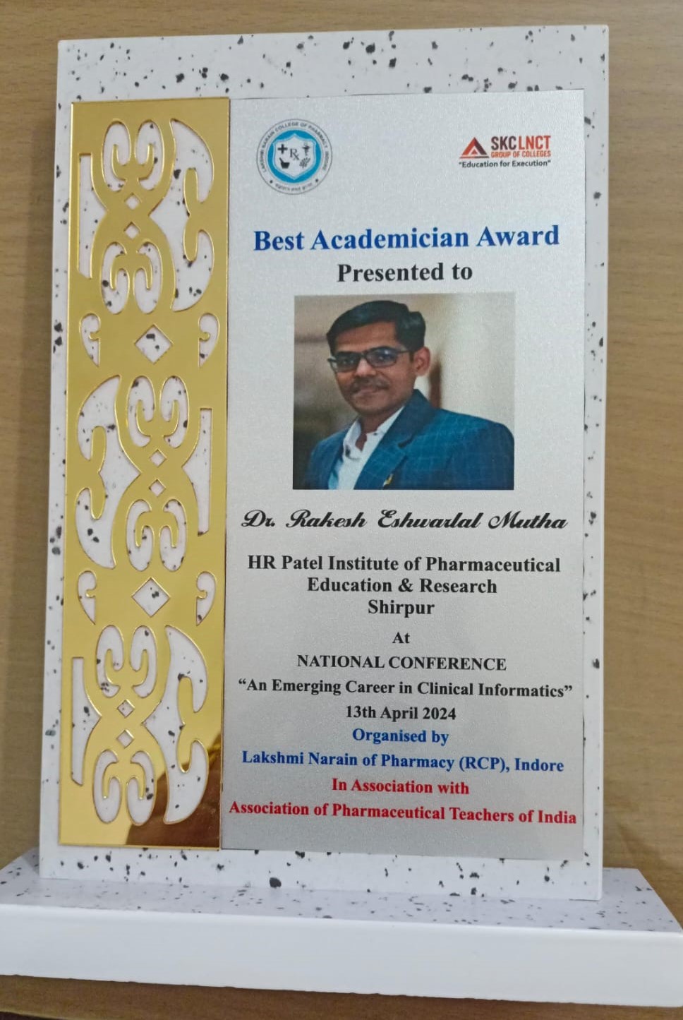 Dr. Rakesh Eshwarlal Mutha conferred with Best Academician Award